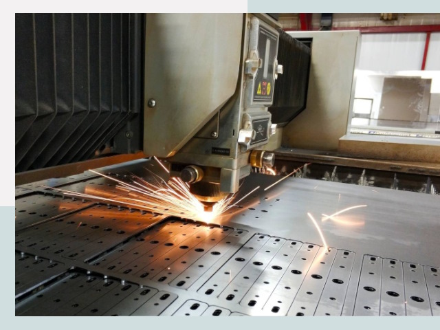 Лазерная резка металла в Луге от 619 руб.